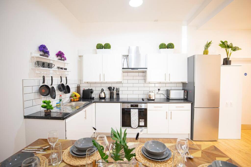 Perfect Location 4Bed 2 Bath Spacious Apartment ลอนดอน ภายนอก รูปภาพ