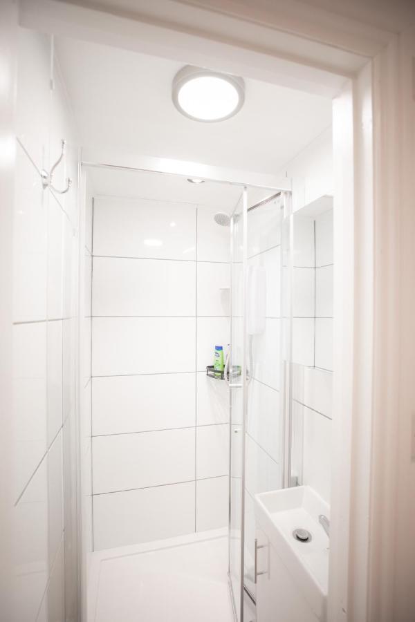 Perfect Location 4Bed 2 Bath Spacious Apartment ลอนดอน ภายนอก รูปภาพ