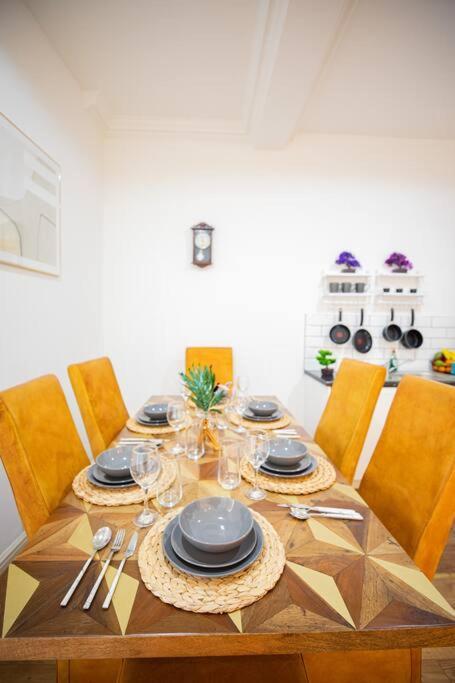 Perfect Location 4Bed 2 Bath Spacious Apartment ลอนดอน ภายนอก รูปภาพ